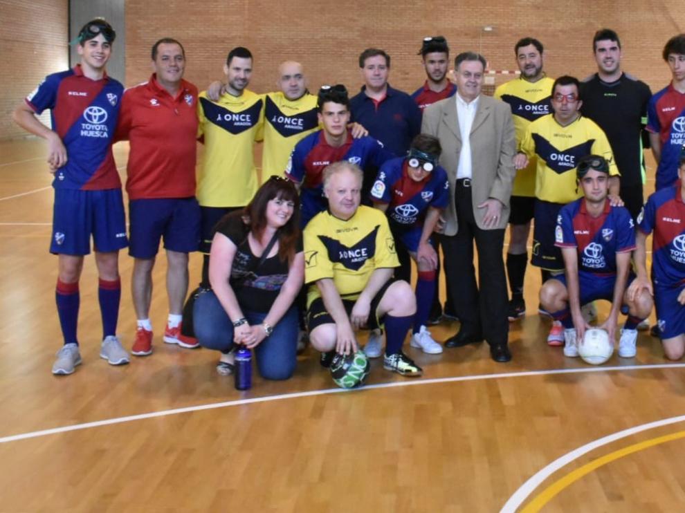 La Once conciencia con un partido de fútbol sobre cómo es jugar con poca visión