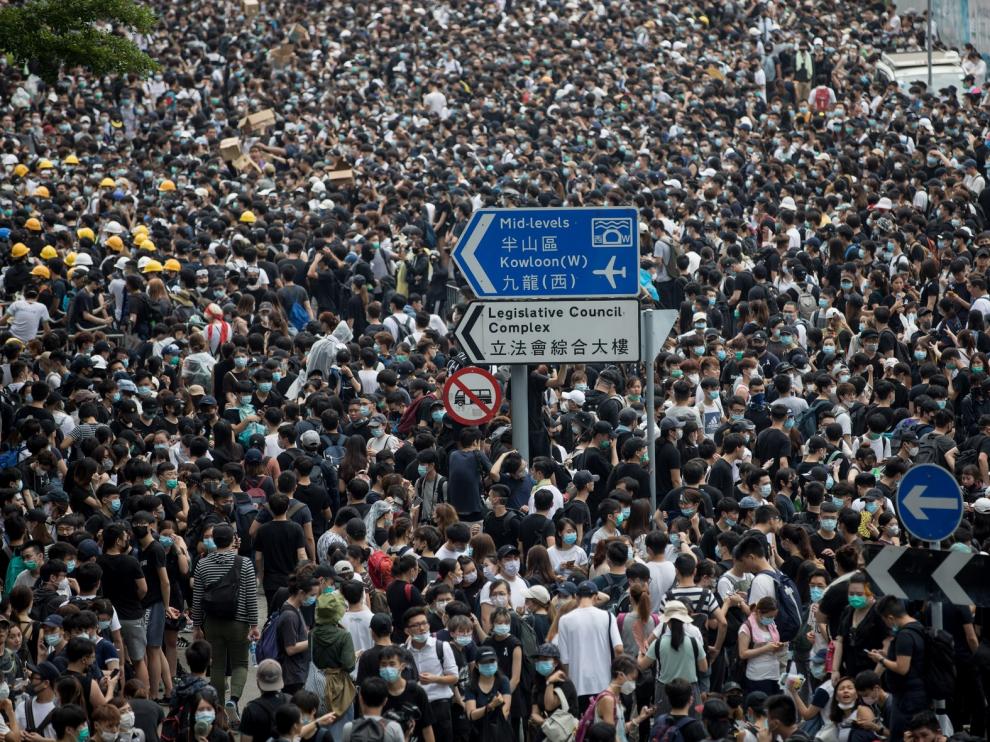 Disuelta a la fuerza una masiva protesta en Hong Kong
