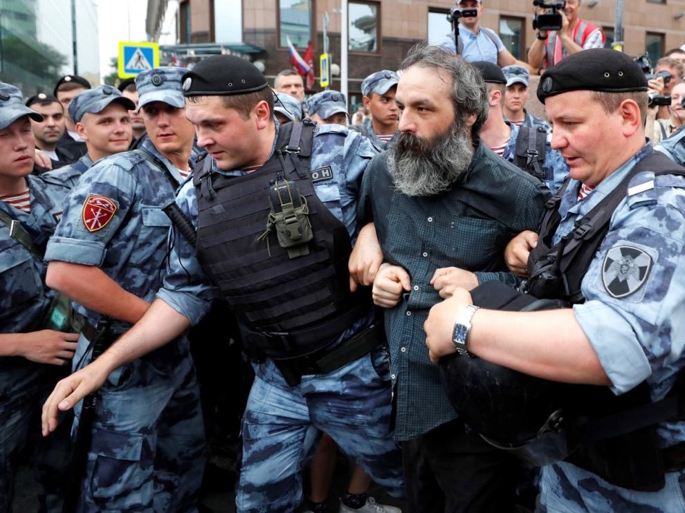 Más de 400 detenidos en Moscú por la libertad de prensa