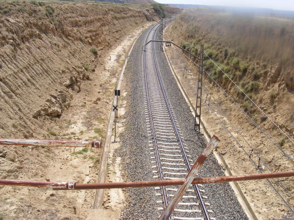 Un incendio detectado en la estación de El Tormillo afecta a cerca de 200 metros de monte bajo
