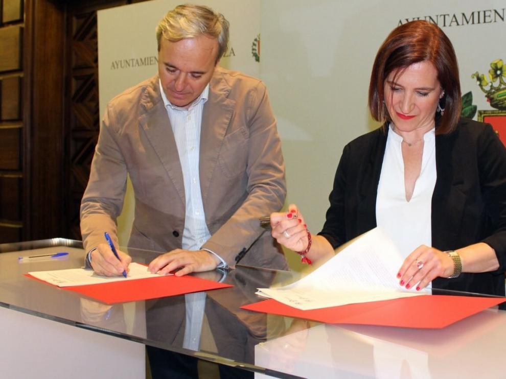 PP y Cs firman en Zaragoza la base de un proyecto de gobierno