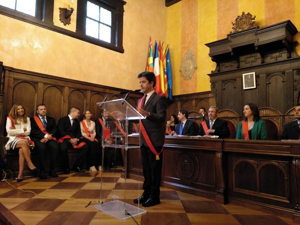 Luis Felipe, alcalde de Huesca por un voto en blanco mientras el PP sopesa una moción de censura