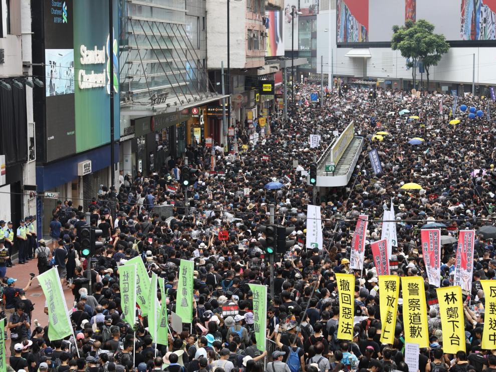 Los hongkoneses logran la suspensión de la ley pero no su retirada