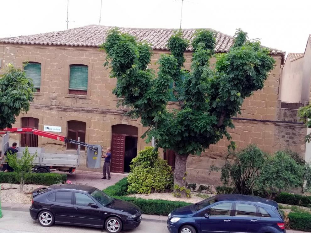 Nostalgia en Sariñena por la demolición de la Casa de Eléctricas