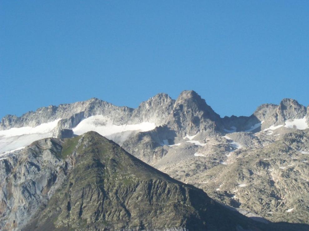 La Guardia Civil rescata a tres personas en el Pirineo
