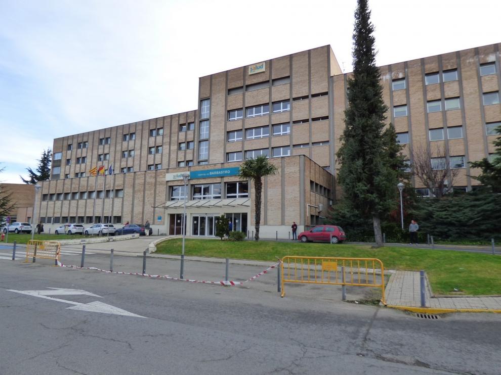 Tres heridos al chocar un turismo y una moto en el término municipal de Campo
