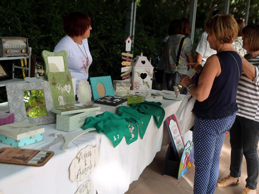 La Feria de la Artesanía, fiel a su cita en el Parque Miguel Servet de Huesca