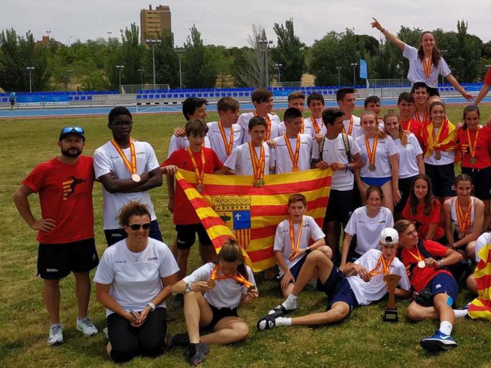 Cadetes con medallas y músculo