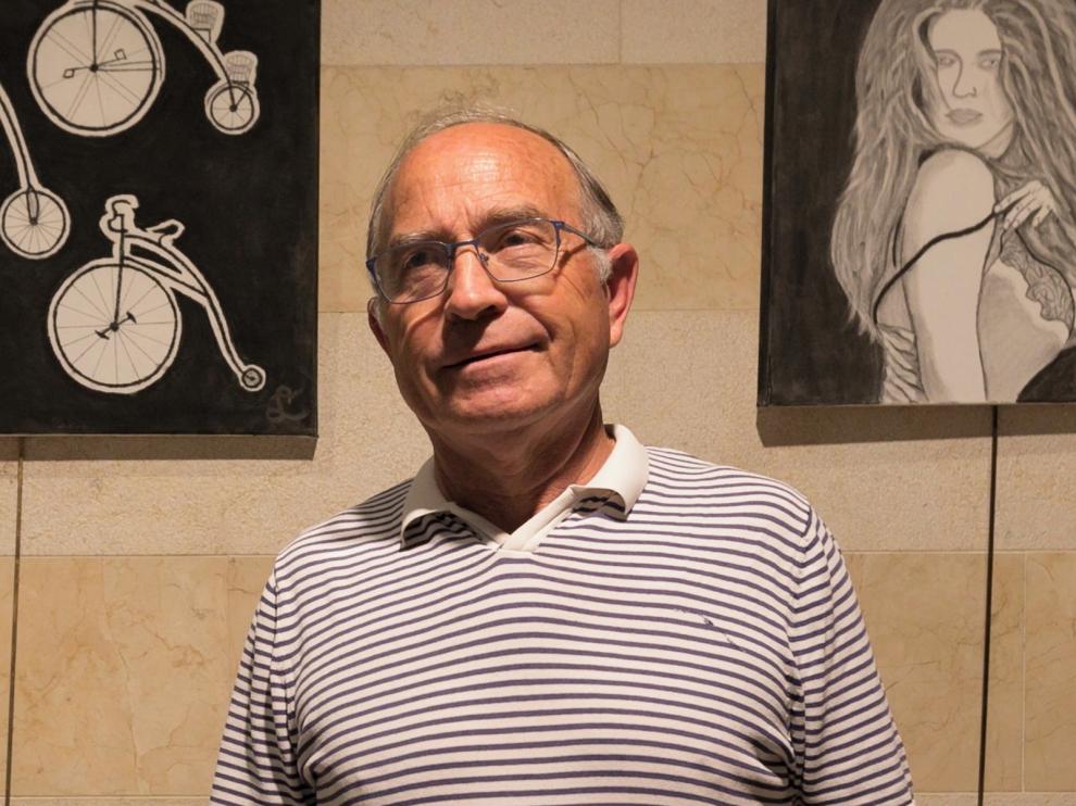 Ángel Pertusa: "El arte sirve para relajar al paciente en el momento previo a la consulta"