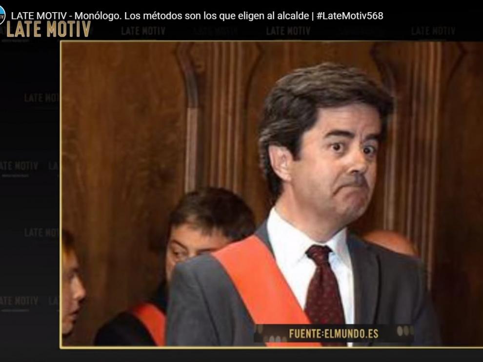 Vídeo: Buenafuente bromea en su programa con la polémica investidura en el Ayuntamiento de Huesca