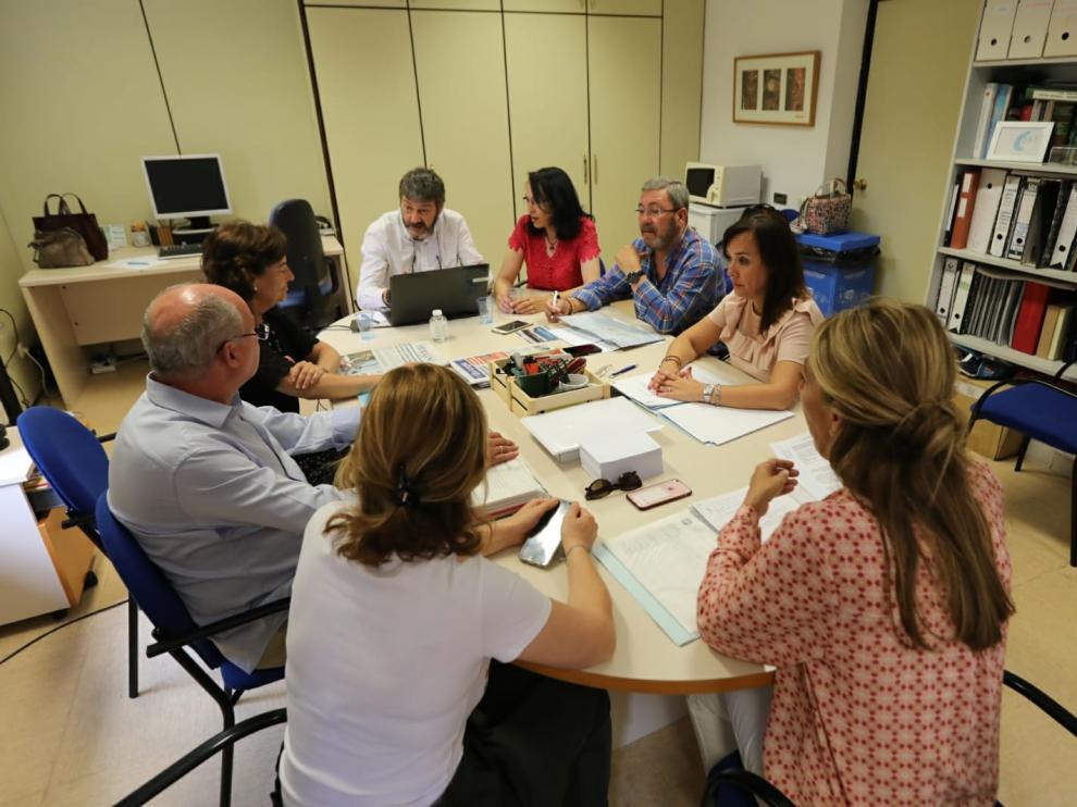 El PP de Huesca presenta en la secretaría del Ayuntamiento el documento con la moción de censura