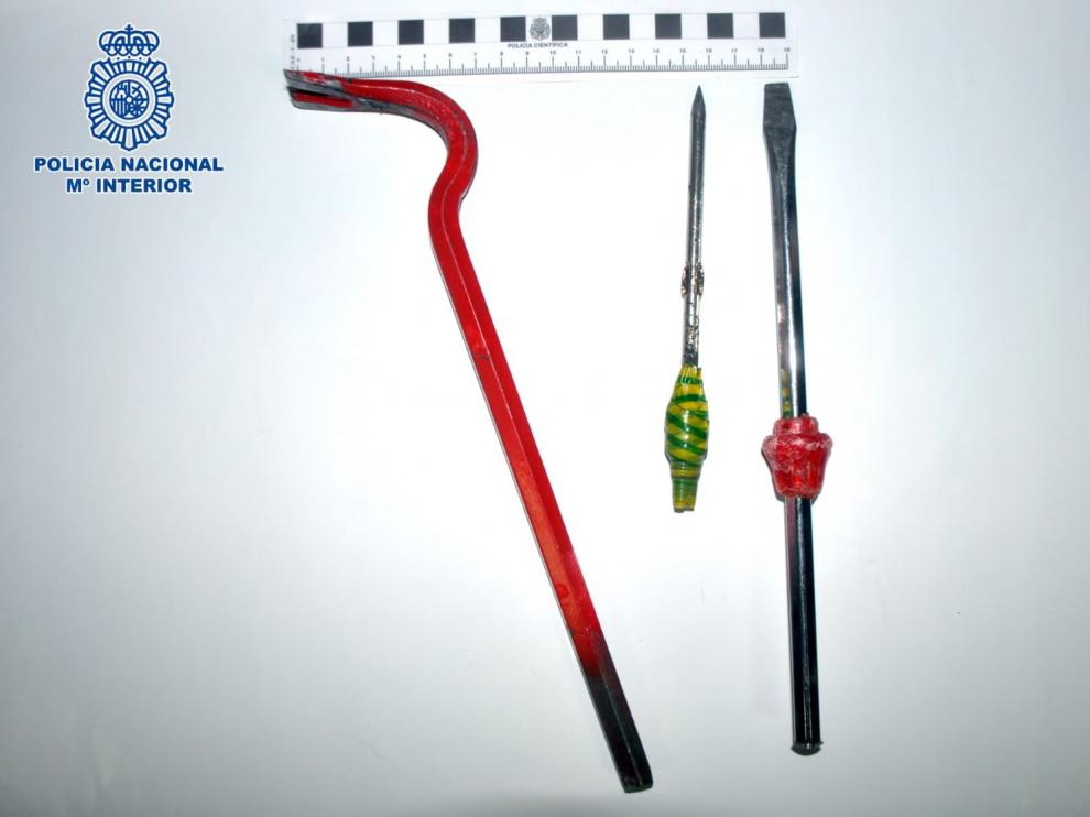 La Policía Nacional detiene infraganti a dos hombres que trataban de robar en un comercio de Huesca