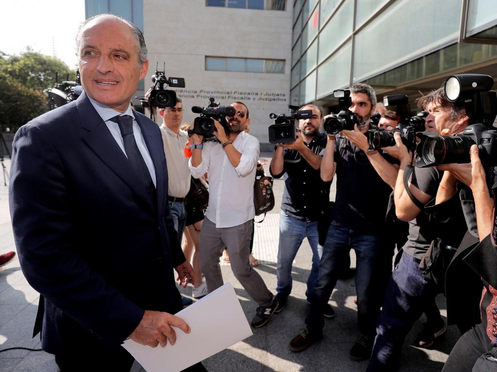 La Fiscalía pide 2 años y medio a Camps por contratar a la Gürtel