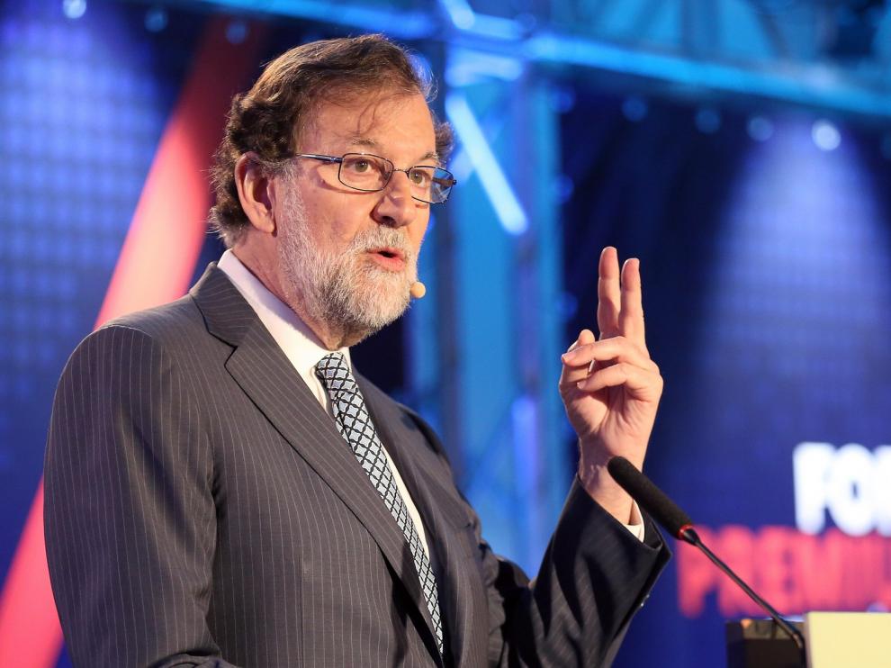 Rajoy pide un "gobierno lo más centrado posible" con mayoría absoluta