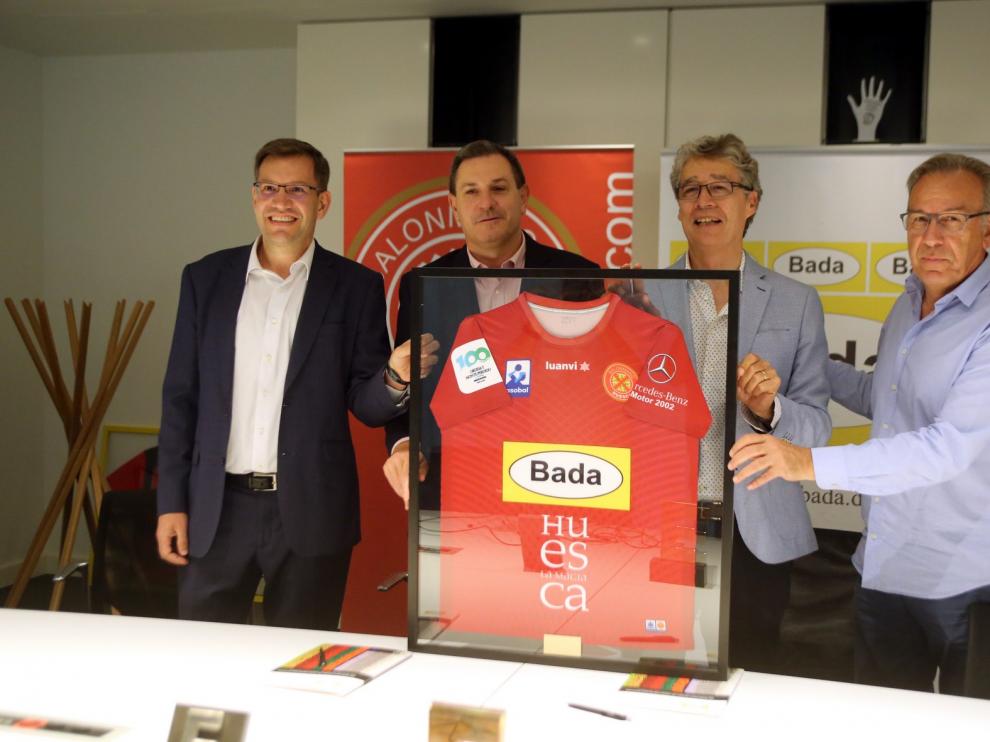 Bada renueva por dos años su patrocinio al BM. Huesca