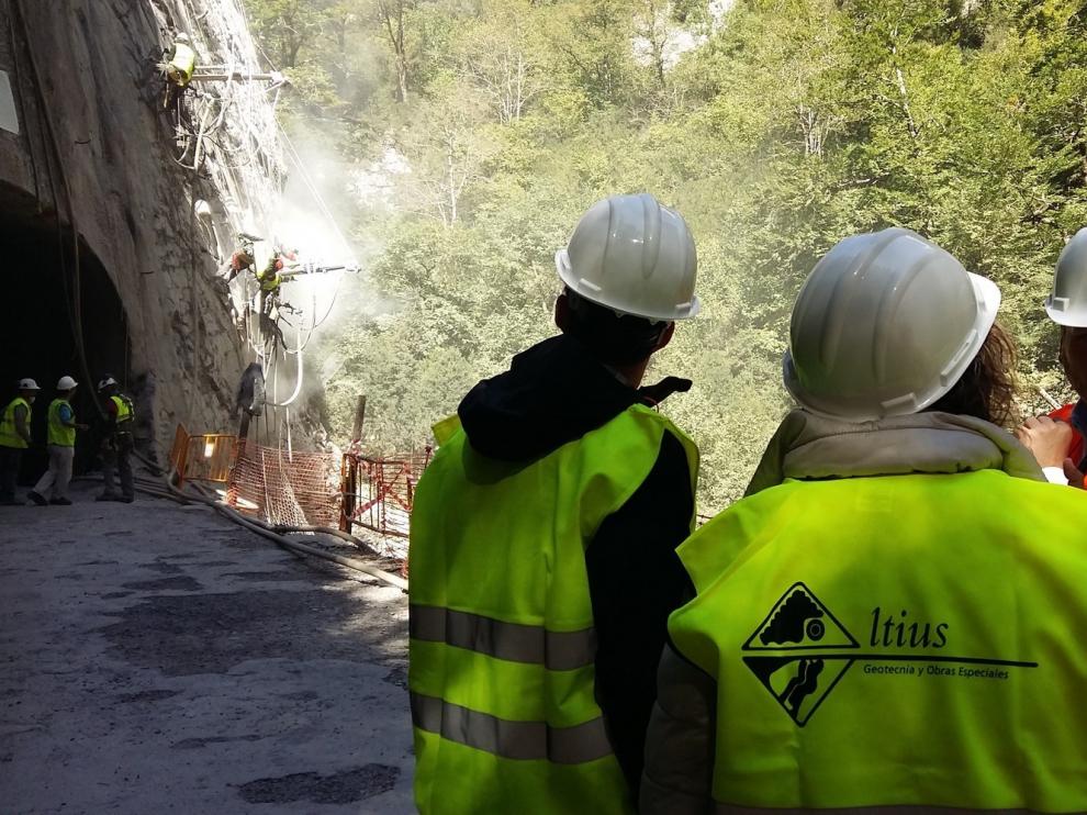 El retraso de una pieza de seguridad demora la apertura de la carretera de Añisclo