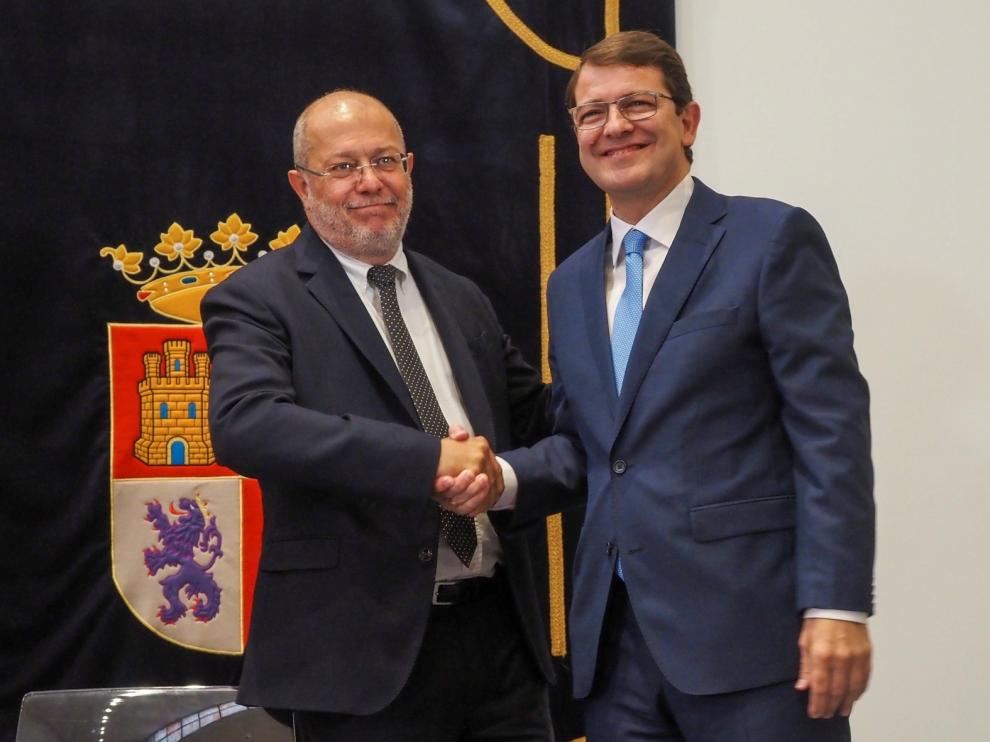 PP y Cs firman un acuerdo de cien medidas para gobernar Castilla y León