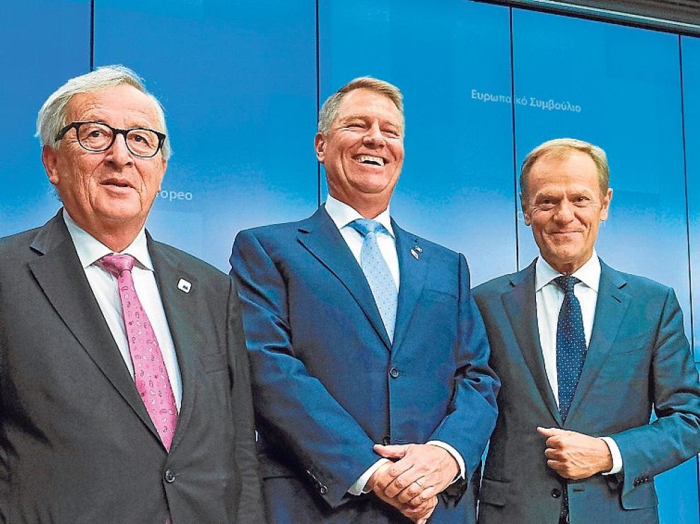 La UE salva el acuerdo sobre el euro, pero no cierra el relevo