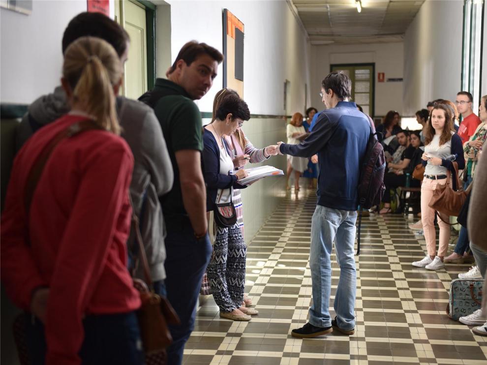 Se celebran las históricas oposiciones de maestro con la participación en Huesca del 67 % de los inscritos