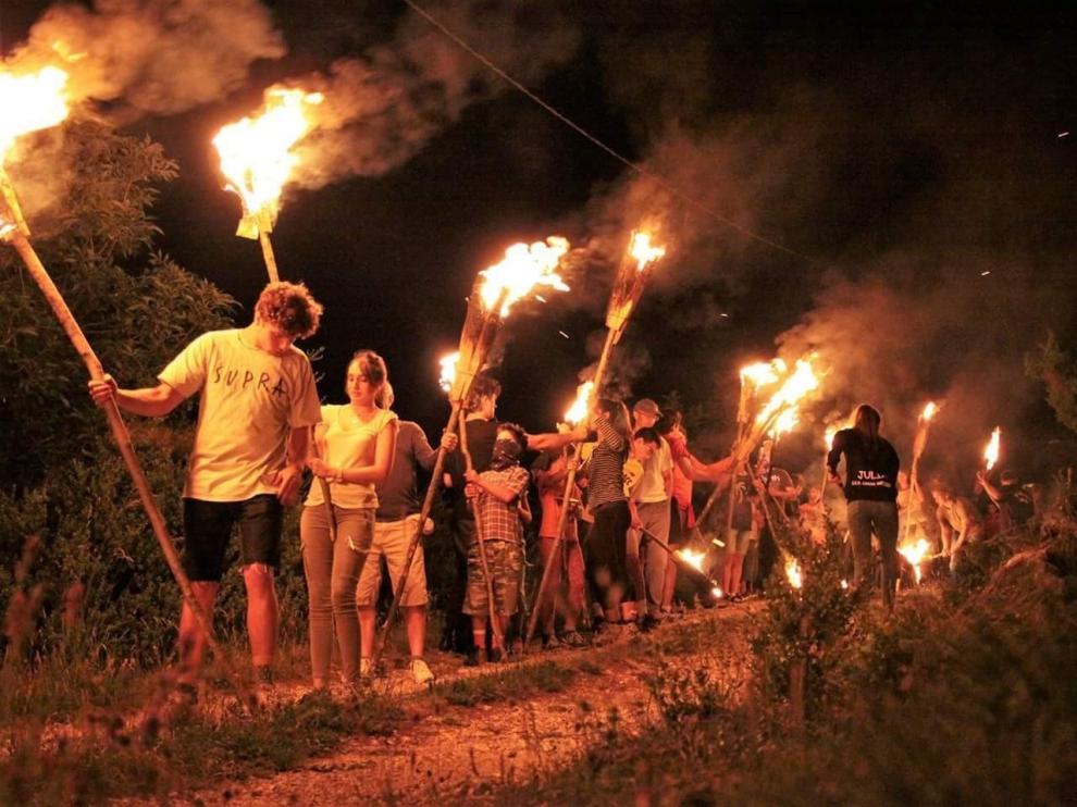 Bonansa da la salida a la fiesta de las Fallas en el Pirineo oscense