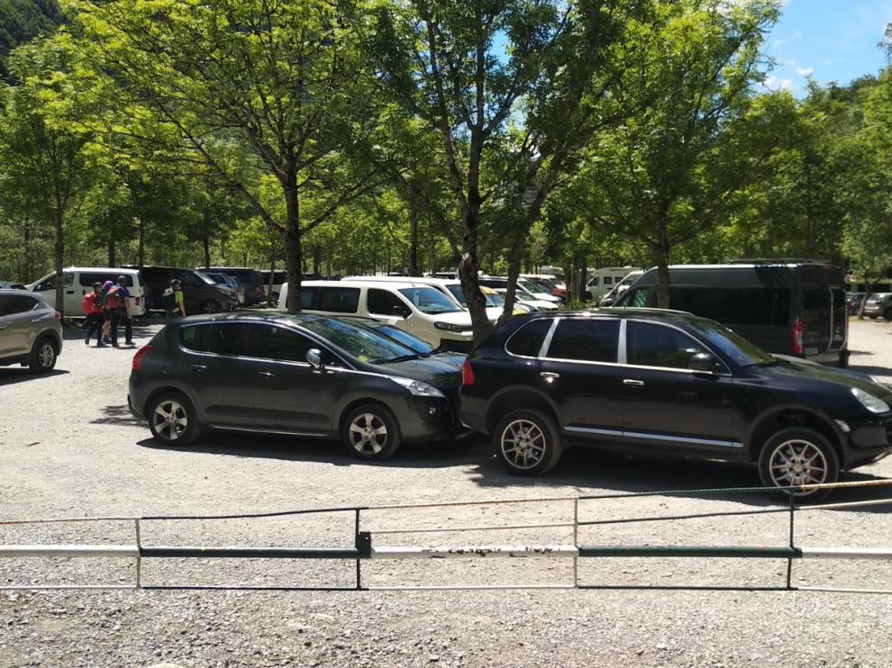 Ordesa vuelve a cerrar el acceso por Torla por la llegada masiva de vehículos