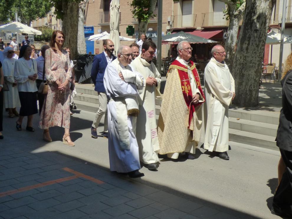Los niños que han hecho la primera comunión celebran el Corpus Christi en Barbastro con la tradicional procesión