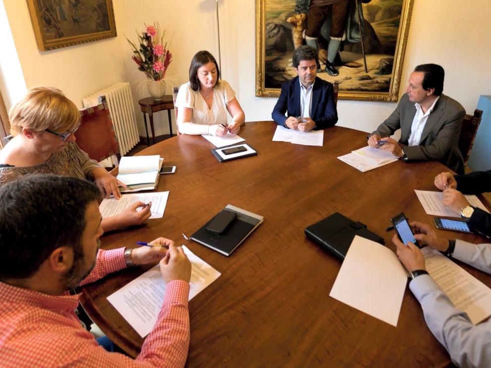 El alcalde de Huesca inicia este lunes reuniones con los grupos municipales