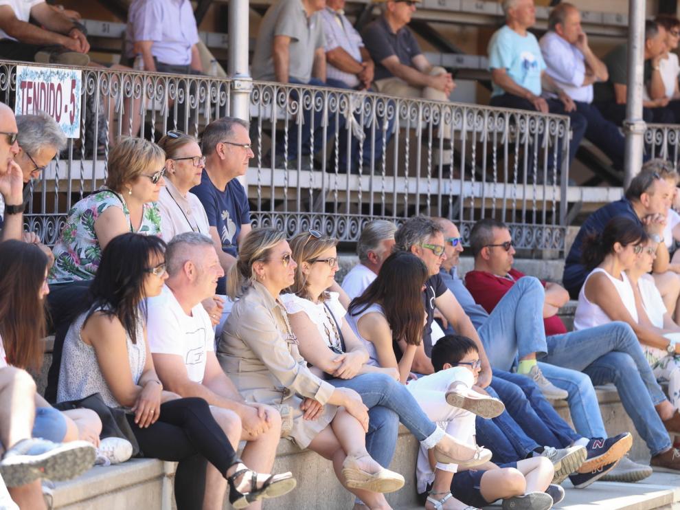 La Peña Taurina Oscense celebró en la plaza su anual fiesta del socio