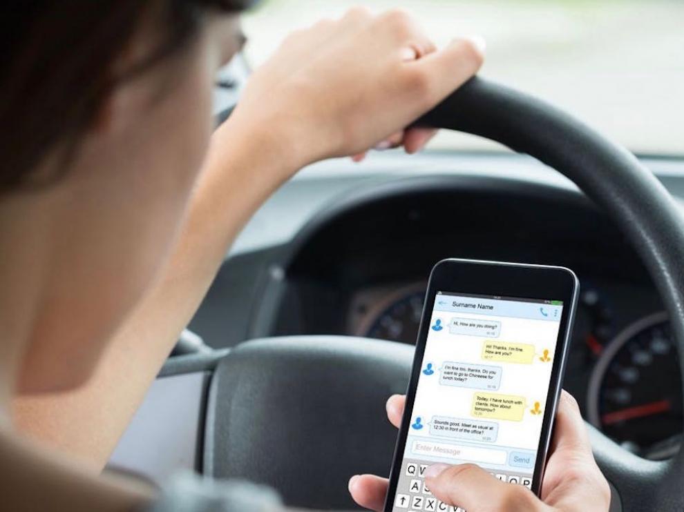 La DGT denunció a 104.000 conductores en 2018 por usar el móvil al volante
