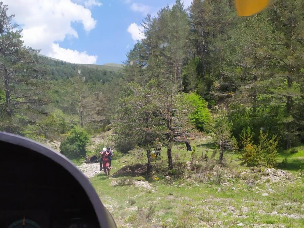 Vídeo: Rescatan a un senderista herido por el ataque de unas vacas en la zona de Cola de Caballo