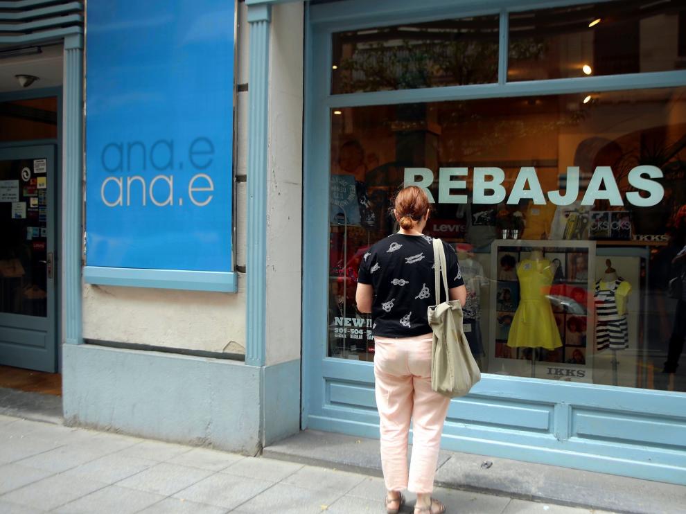 Los comercios de Huesca comienzan la temporada estival de rebajas