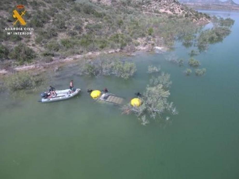 Localizan el cuerpo de un hombre en un coche sumergido en el pantano de Civán