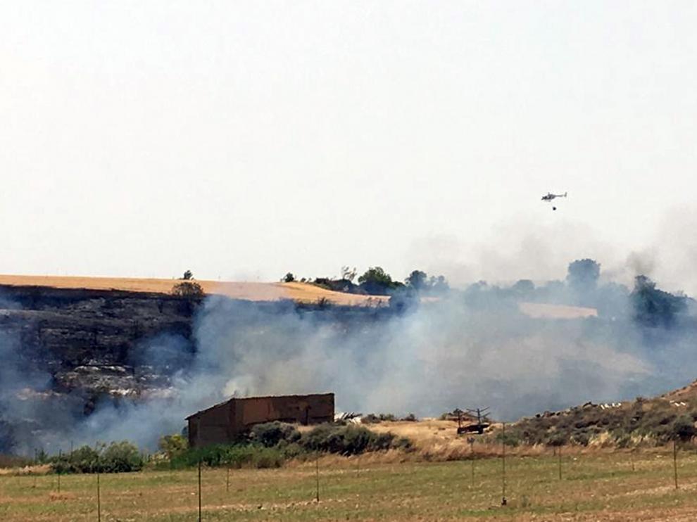 Controlado el fuego que ha arrasado 120 hectáreas y ha llegado a 1,5 kilómetros de Alcalá de Gurrea