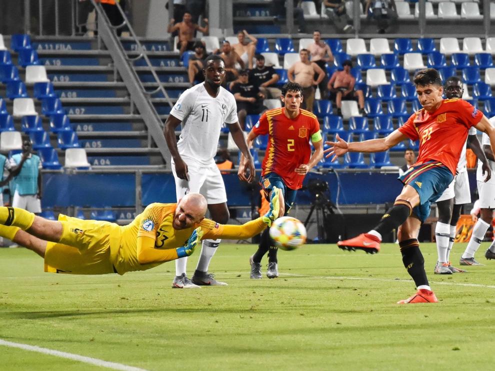 España golea y llega a la final