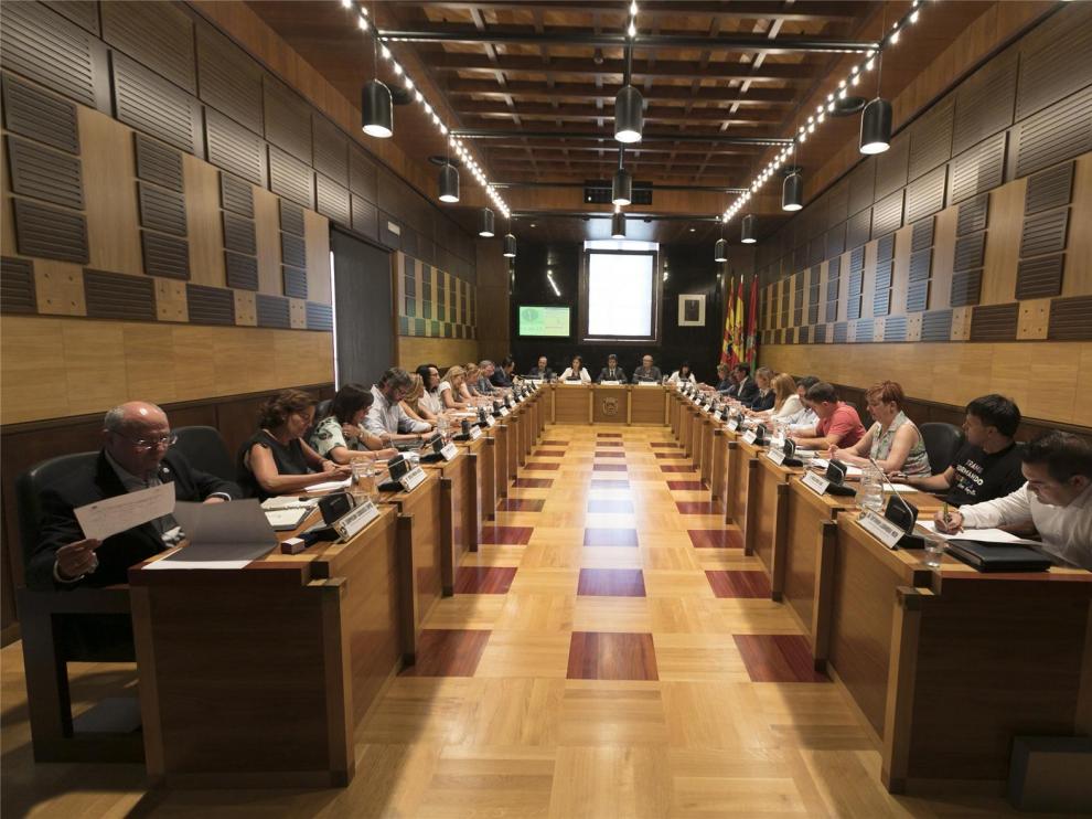Unanimidad en el primer pleno del nuevo Ayuntamiento para aprobar la estructura y los salarios