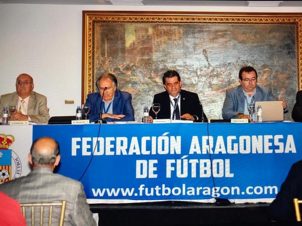 Óscar Fle define de "cara y cruz" el curso del fútbol aragonés