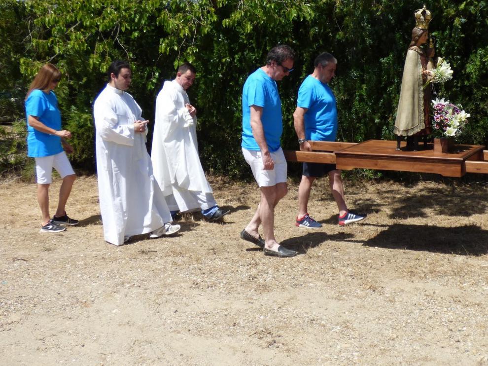 Calor y buen ambiente popular en la romería de la Virgen del Plano
