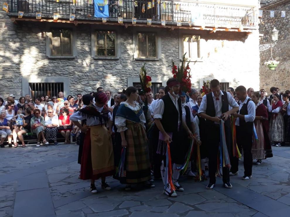 El Ball de les Dones, una cena y un concierto ponen fin a cinco días de fiestas en Benasque