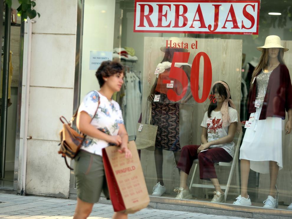 El comercio oscense inicia la temporada de rebajas estivales