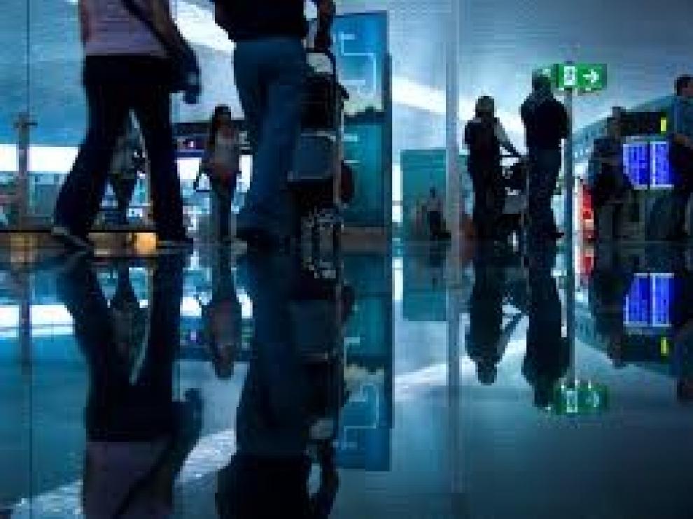 El crecimiento de la llegada de turistas y de su gasto se modera