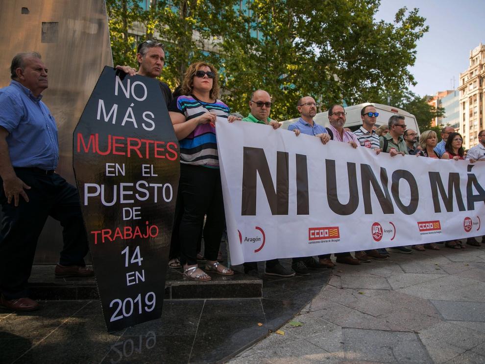 CCOO y UGT aseguran que el accidente en las bodegas de Paniza supone "tres homicidios"