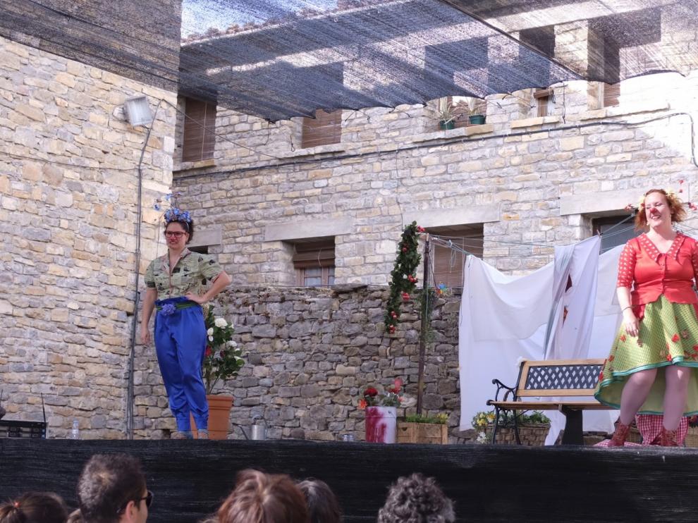 Rock y música de raíz conquistan al público en el Castillo de Aínsa