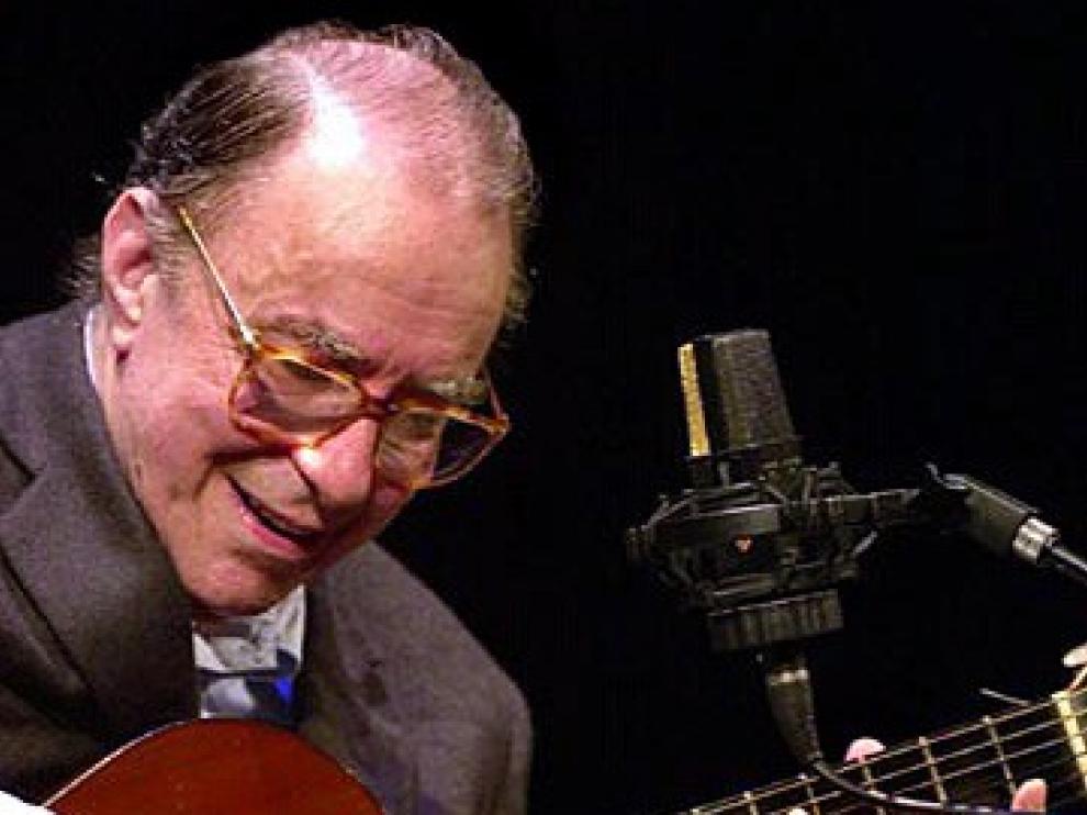Muere Joao Gilberto, padre y compositor de la bossa nova
