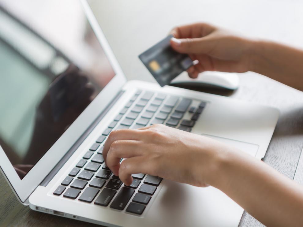 Un 86 por ciento de los jóvenes aragoneses entre 14 y 18 años compra habitualmente por internet