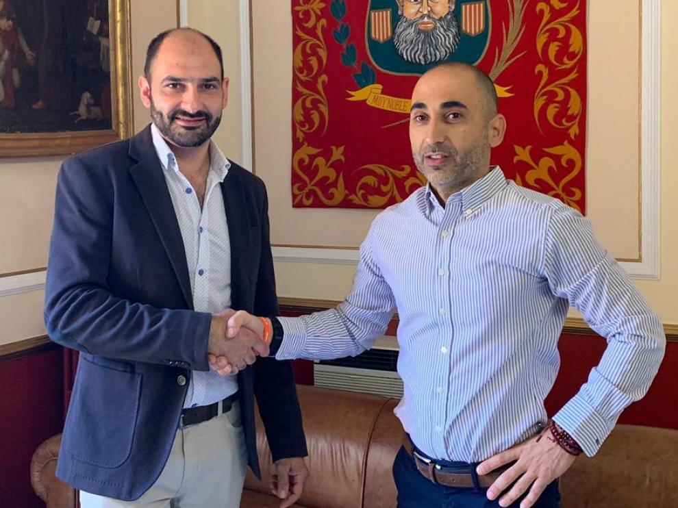 Ciudadanos y PP firman un acuerdo de gobierno en Barbastro