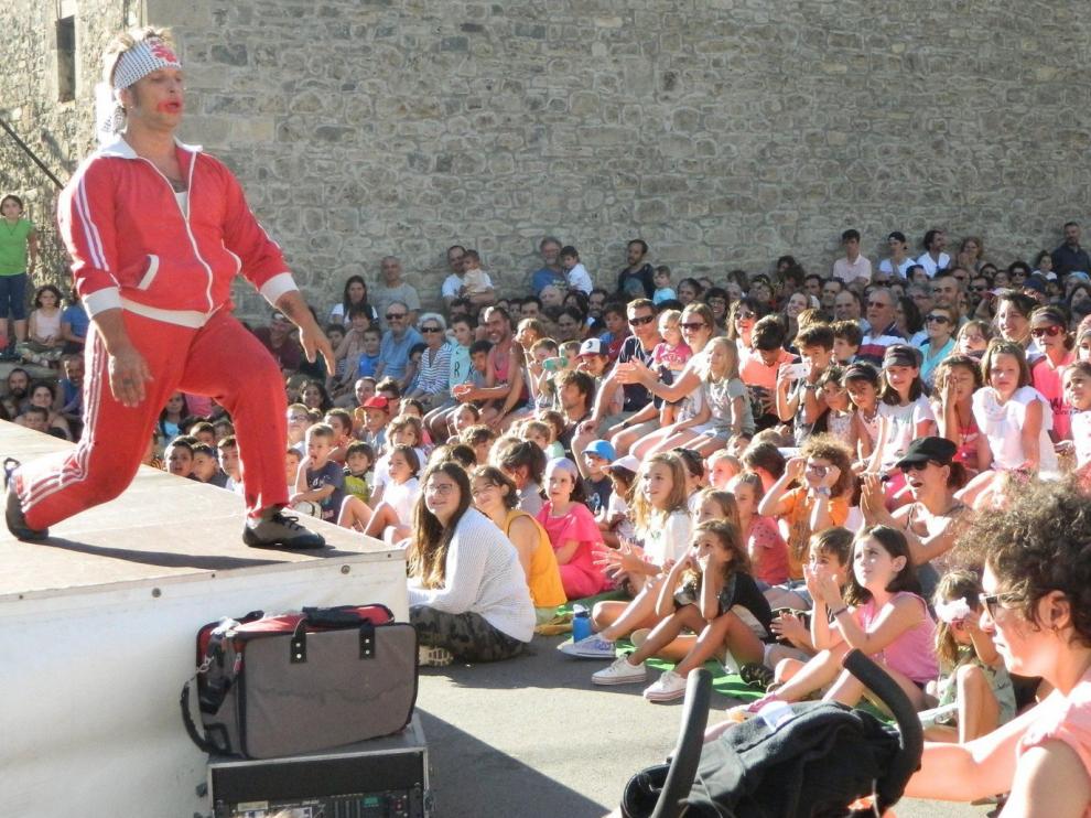 El Festival de Circo de Villanúa congrega a unos 2.500 asistentes