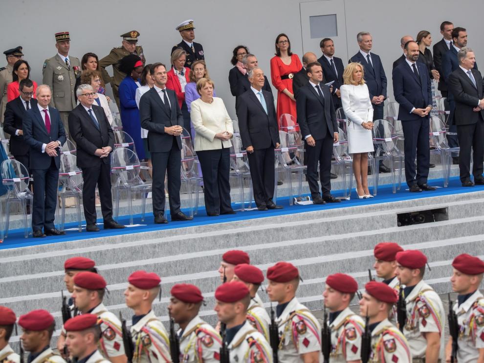 Francia da a su fiesta nacional una dimensión más europea