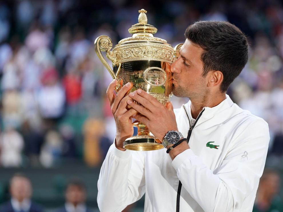 Djokovic salva dos puntos de partido y logra su quinto Wimbledon