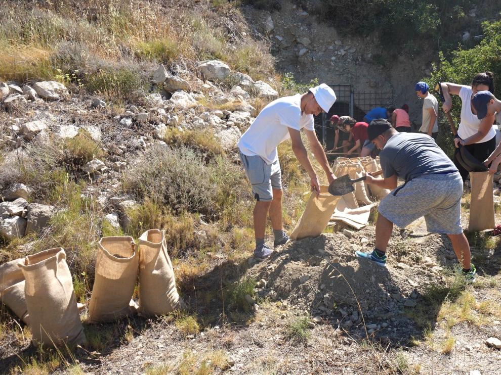 La Asociación Down de Huesca participa en un campo de trabajo en Fonz