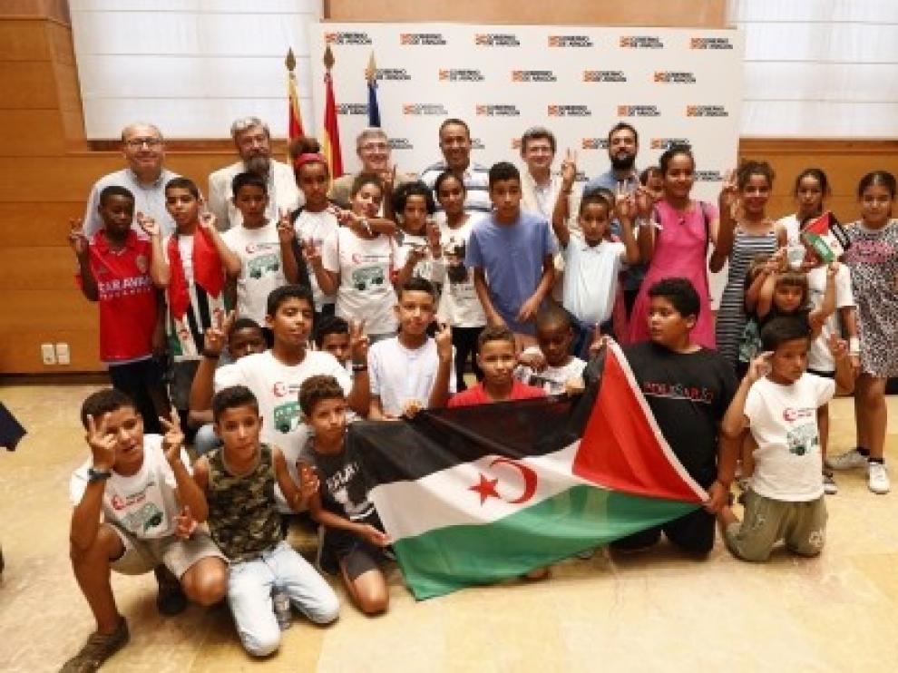 Santos manifiesta el compromiso del Gobierno de Aragón con el programa "Vacaciones en Paz"